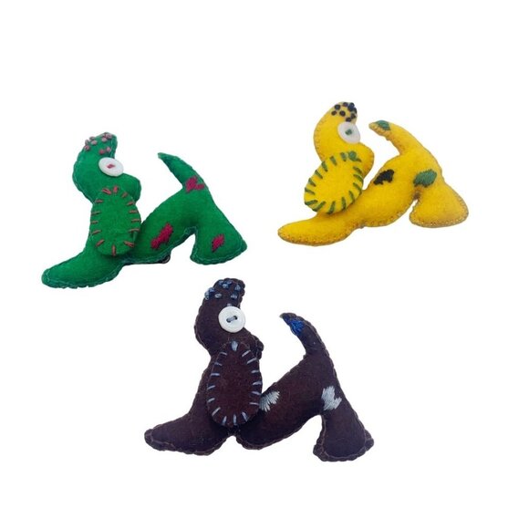 Vintage Handmade Felt Dogs Set of Three Brown Green Yellow 3 in - Picture 1 of 4